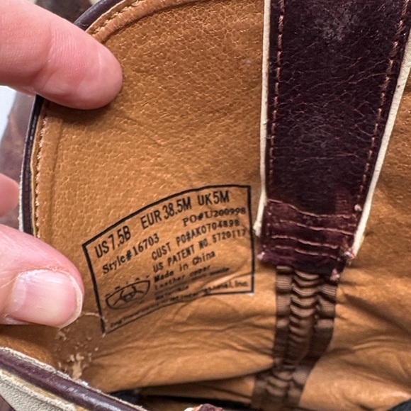 Ariat Tan and Brown Western Cowboy Boots Size 7.5 0069 - Picture 4 of 9